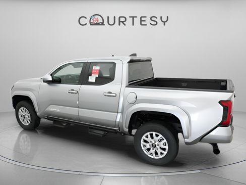 Certified 2026 Toyota Tacoma SR5 AWD/4WD image 6