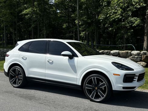 Used 2019 Porsche Cayenne w/ Premium Plus Package AWD/4WD image 17