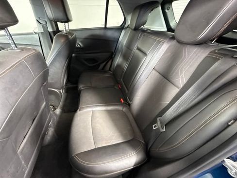 Used 2019 Chevrolet Trax LT w/ LT Convenience Package FWD image 24