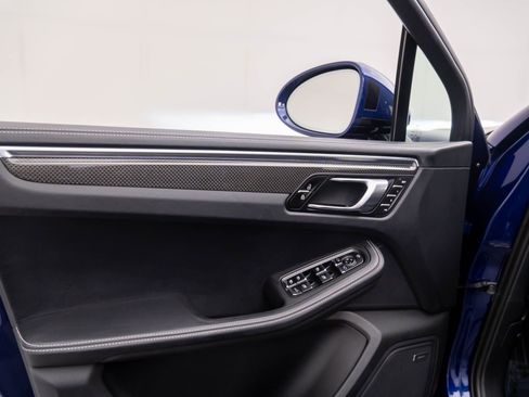 Certified 2025 Porsche Macan GTS image 14