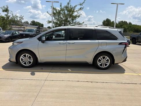 Used 2024 Toyota Sienna Limited AWD/4WD image 4