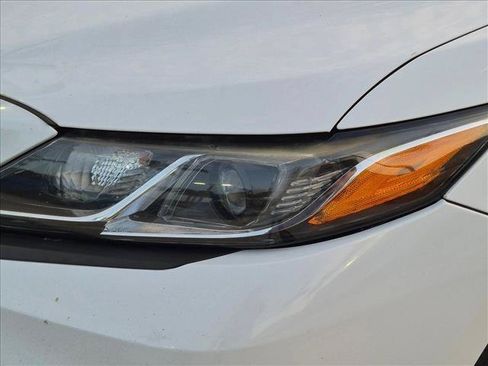 Used 2018 Toyota Camry SE w/ Audio Package FWD image 7