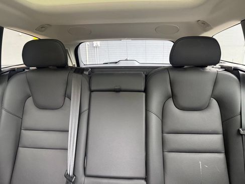 Certified 2024 Volvo V60 B5 Cross Country Plus w/ Protection Package Premier AWD/4WD image 9