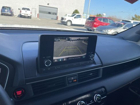 Used 2025 Honda Pilot Sport image 17