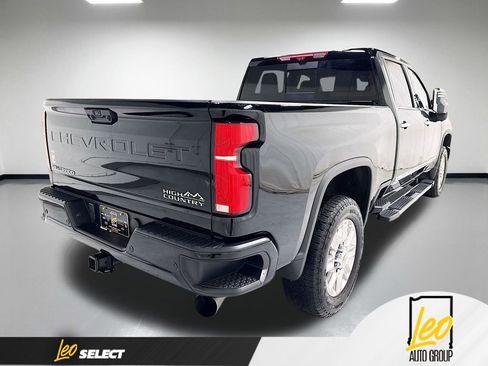 Used 2024 Chevrolet Silverado 2500 High Country w/ High Country Premium Package AWD/4WD image 8