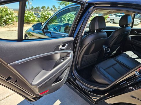 Used 2026 Genesis G70 2.5T image 18