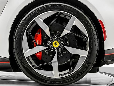 Certified 2025 Ferrari 12Cilindri Base image 39