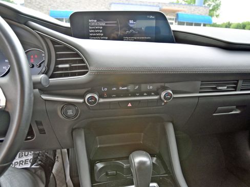 Used 2024 MAZDA MAZDA3 s image 18