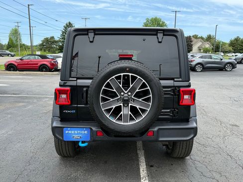 Used 2023 Jeep Wrangler Unlimited Sahara w/ Cold Weather Group AWD/4WD image 13