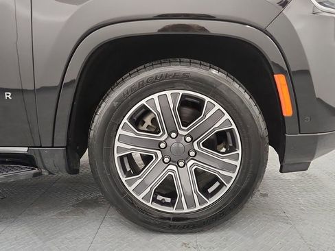 Used 2023 Jeep Wagoneer Series II AWD/4WD image 30