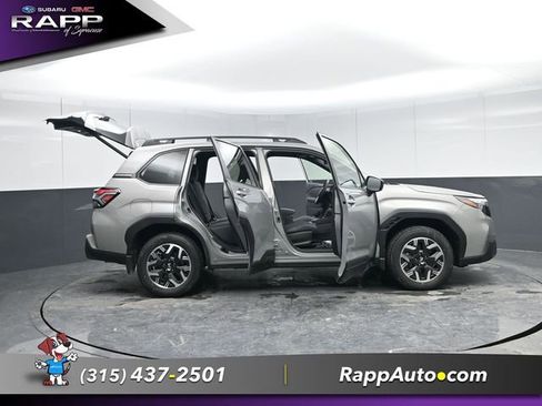 Used 2025 Subaru Forester Premium image 29