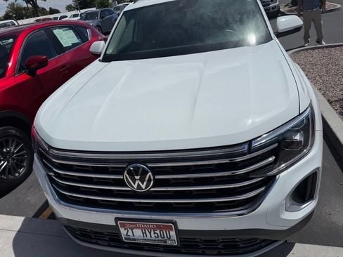 Used 2024 Volkswagen Atlas SE AWD/4WD image 2