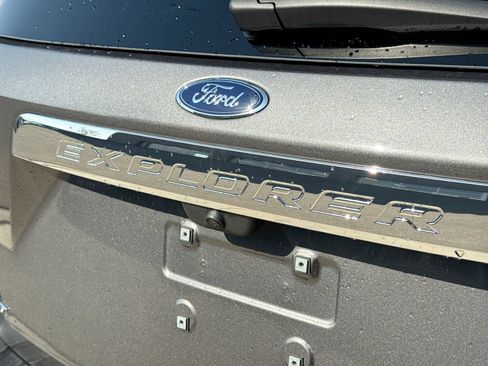 Certified 2024 Ford Explorer XLT w/ Equipment Group 202A AWD/4WD image 12
