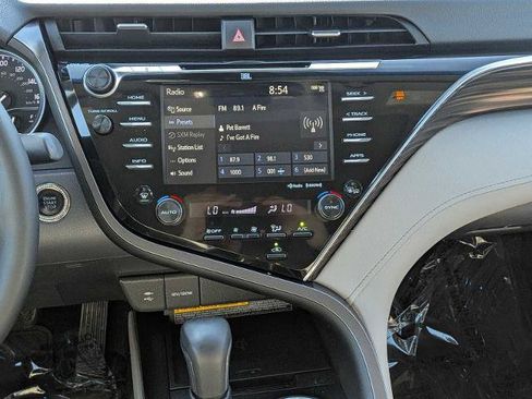 Used 2018 Toyota Camry XLE FWD image 21
