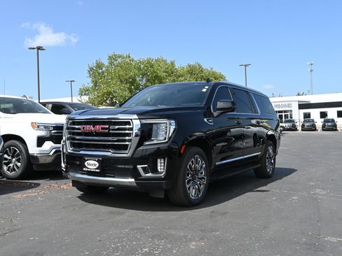 Used 2024 GMC Yukon XL SLT w/ SLT Luxury Package AWD/4WD image 1