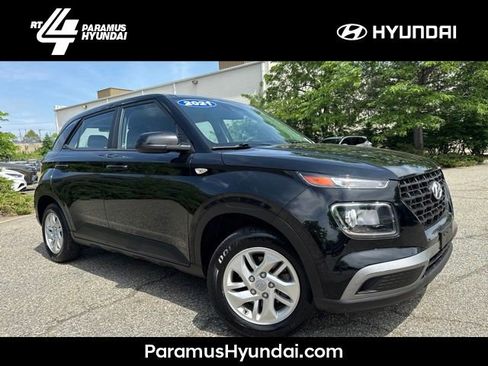 Used 2021 Hyundai Venue SE FWD image 1
