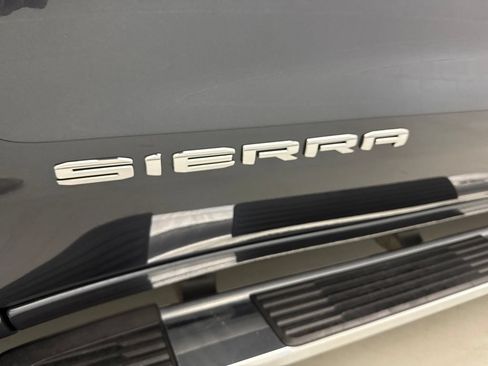 Used 2021 GMC Sierra 1500 SLT w/ SLT Premium Package AWD/4WD image 14