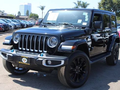 Used 2023 Jeep Wrangler Unlimited Sahara w/ Cold Weather Group AWD/4WD image 10