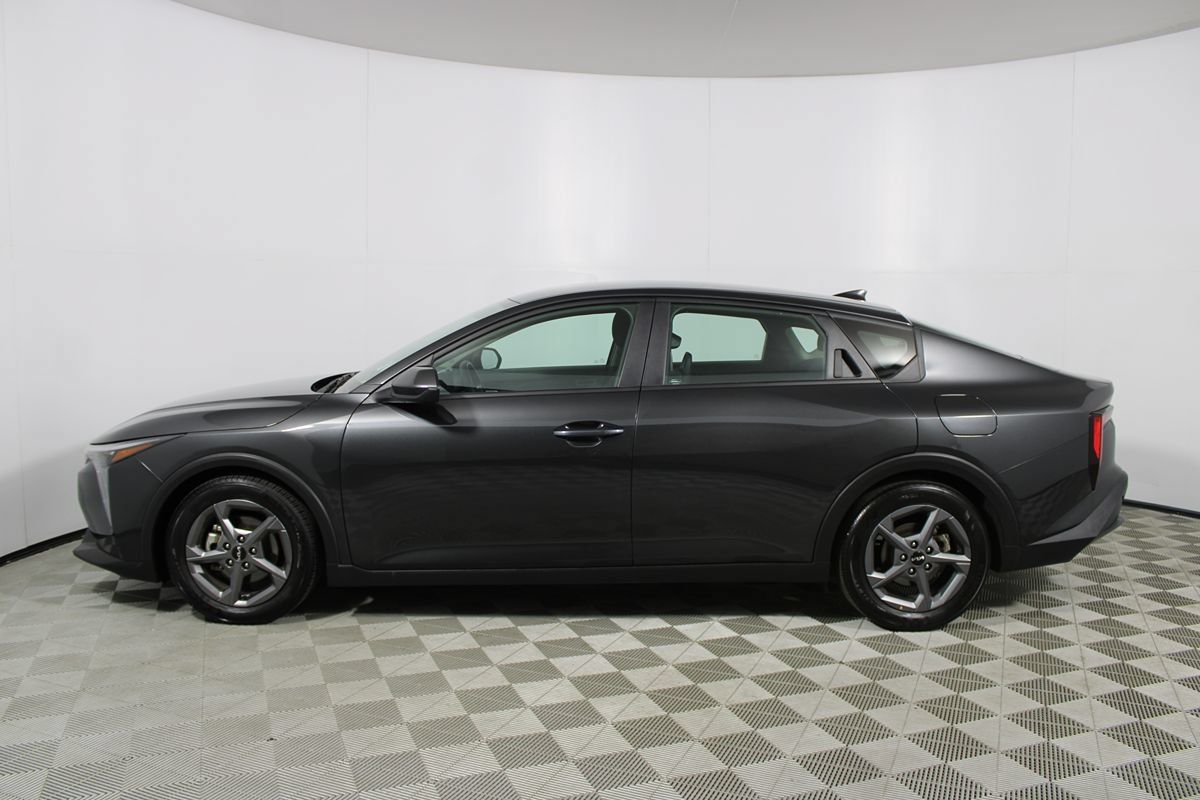 Used 2025 Kia K4 FWD image 35