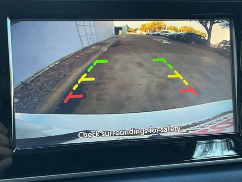 Used 2025 Nissan Versa SV image 28