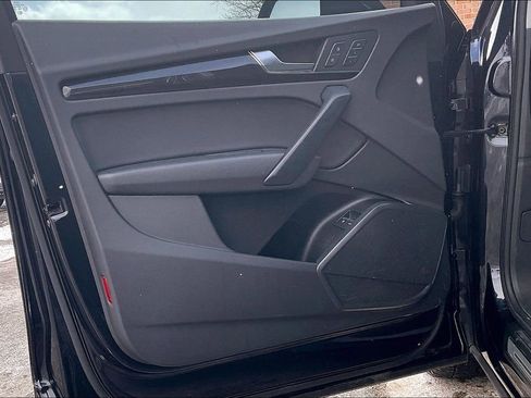 Used 2020 Audi Q5 e Premium w/ Convenience Package image 22