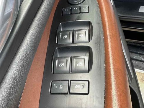Used 2019 Cadillac Escalade Luxury AWD/4WD image 23