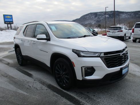 Certified 2023 Chevrolet Traverse RS image 3