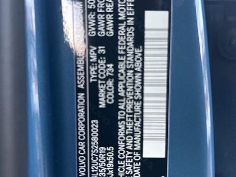 Certified 2025 Volvo XC40 B5 Plus image 29