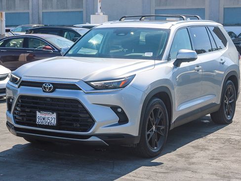 Used 2024 Toyota Grand Highlander Platinum image 3