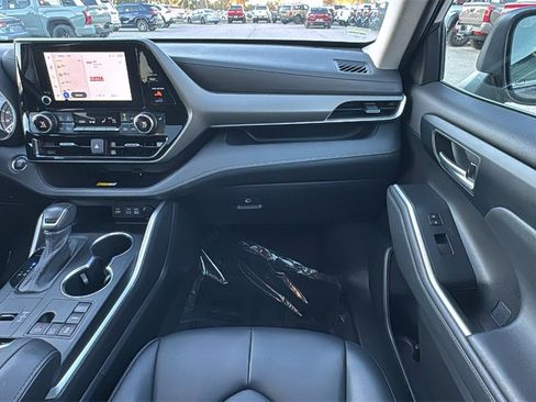 Used 2023 Toyota Highlander XLE image 46