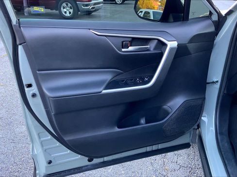 Used 2021 Toyota RAV4 XLE FWD image 21
