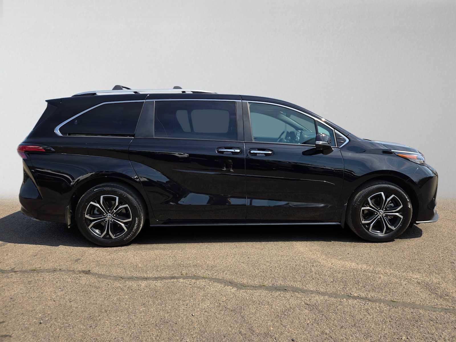 Certified 2025 Toyota Sienna Platinum AWD/4WD image 2