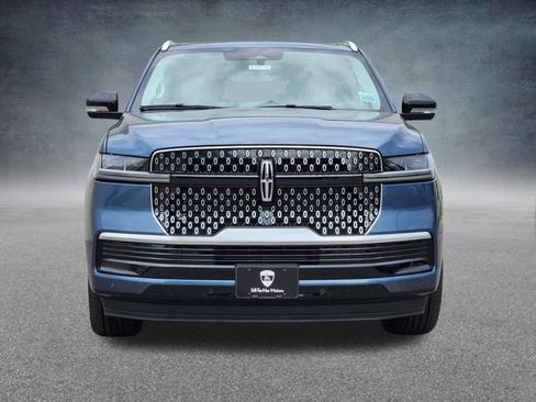 New 2027 Lincoln Navigator Reserve AWD/4WD image 2
