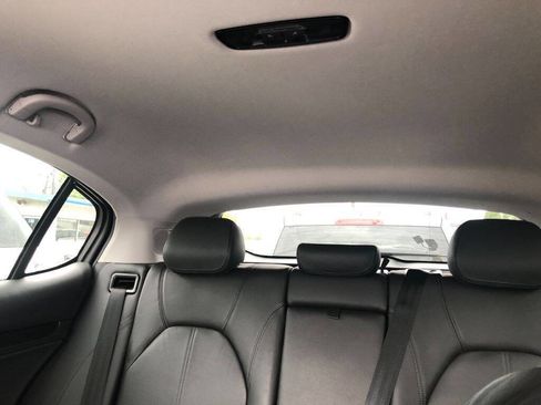 Used 2018 Alfa Romeo Stelvio AWD image 17