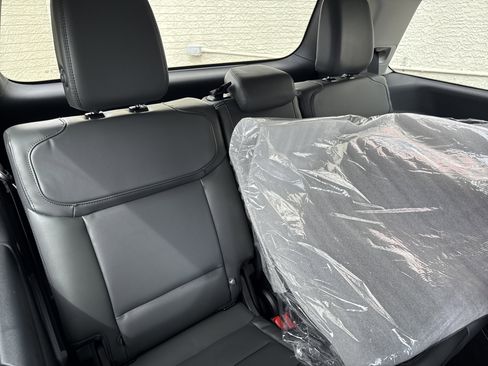 New 2026 Ford Expedition Active image 13