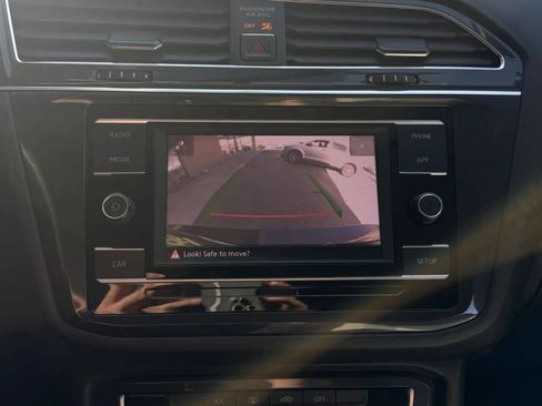 Used 2018 Volkswagen Tiguan S image 10