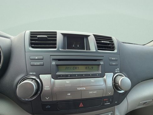 Used 2010 Toyota Highlander 4WD image 16
