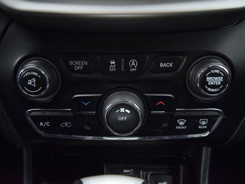 Used 2016 Jeep Cherokee Trailhawk image 33