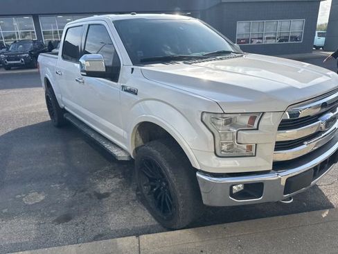 Used 2015 Ford F150 Lariat w/ Equipment Group 502A Luxury AWD/4WD image 9