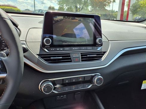 New 2025 Nissan Altima 2.5 SR image 9