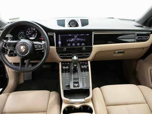 Certified 2023 Porsche Macan image 13