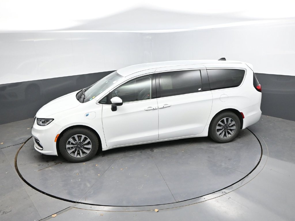 Used 2023 Chrysler Pacifica Touring-L FWD image 26