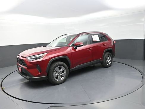 Used 2025 Toyota RAV4 XLE AWD/4WD image 35