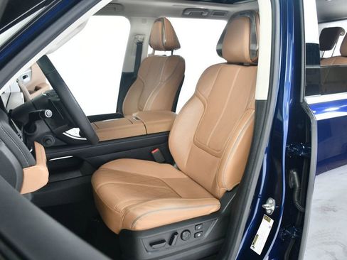 Used 2025 INFINITI QX80 Sensory image 30