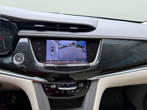 Used 2022 Cadillac XT6 Premium Luxury w/ Technology Package FWD image 22