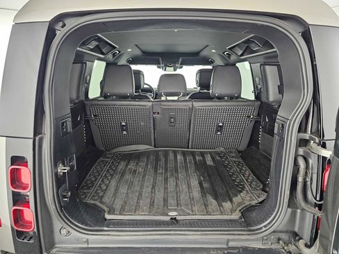 Used 2025 Land Rover Defender 110 X-Dynamic SE image 14