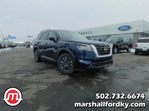Used 2024 Nissan Pathfinder SV image 1