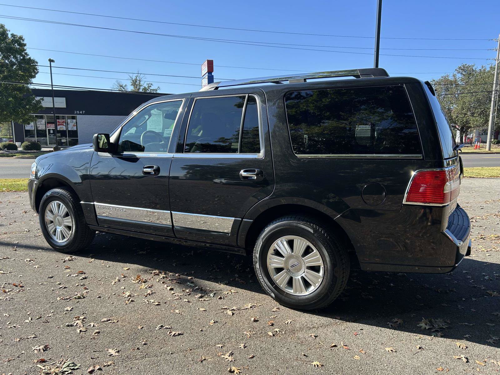 Used 2014 Lincoln Navigator 2WD image 7