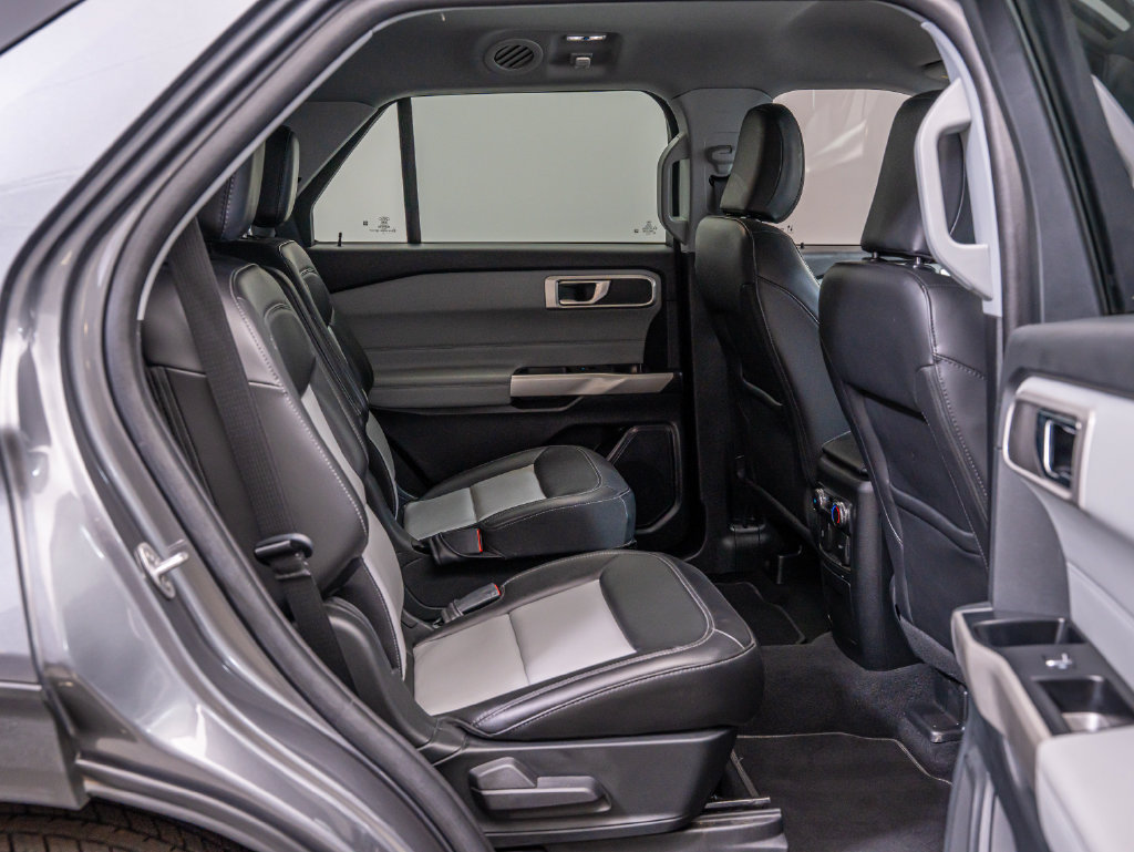 Used 2022 Ford Explorer XLT w/ Equipment Group 202A AWD/4WD image 45