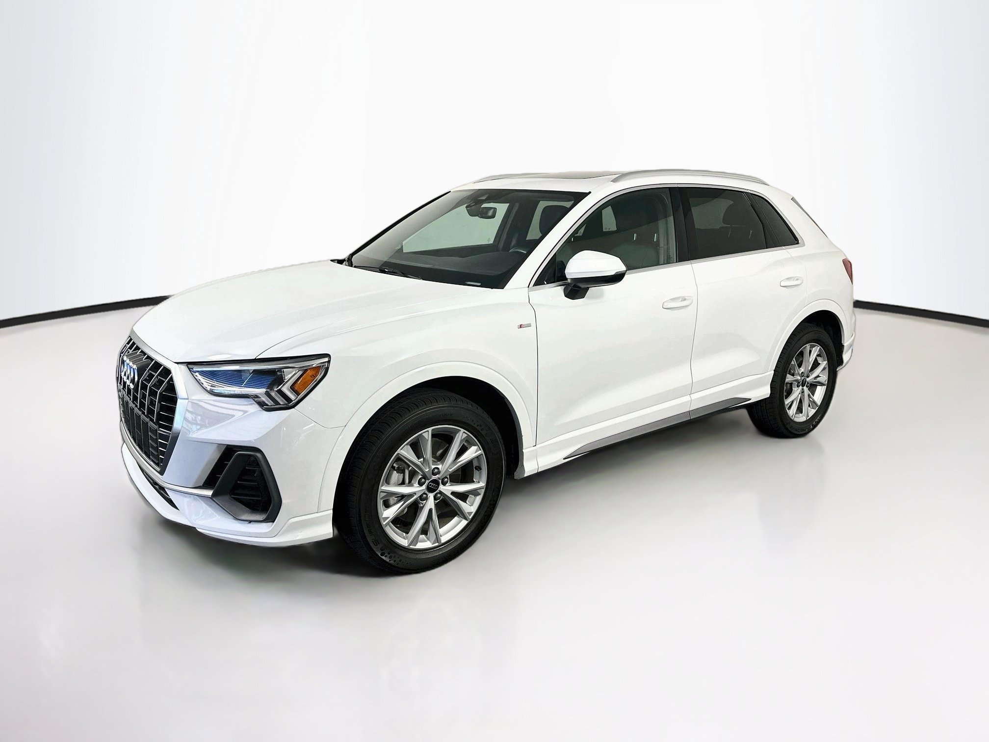 Used 2025 Audi Q3 2.0T Premium AWD/4WD image 3